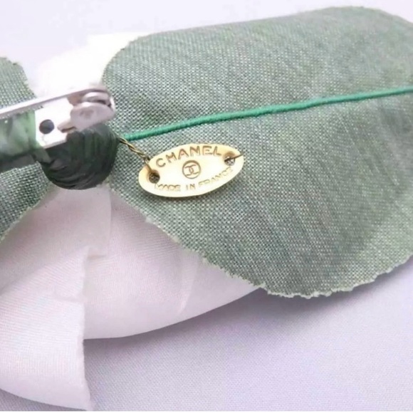 💘 CHANEL Camellia Bud Brooch Rare Design - Picture 2 of 4